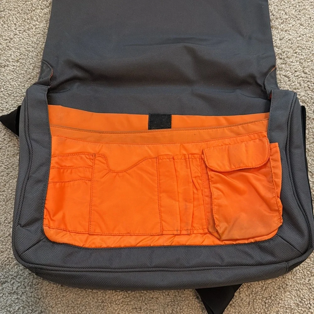 Cocoon Gray Messenger Bag for Men